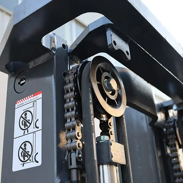 Električni viljuškar RF20E – bočni valjci jarbola