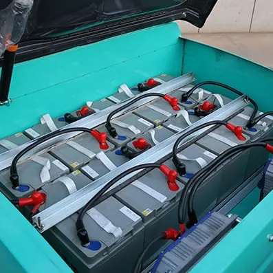 Električni viljuškar RF30E – ojačani kablovi baterije