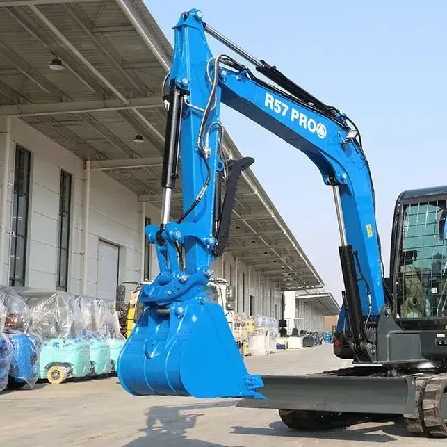 Mali bager R57 PRO na terenu