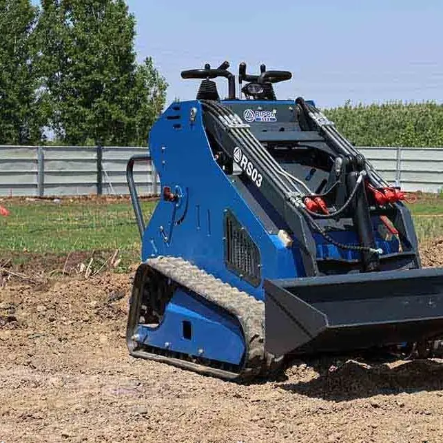 Mini utovarivač RS03 na terenu