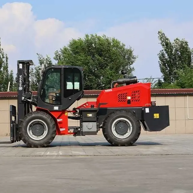 Rough terrain forklift R555 at work