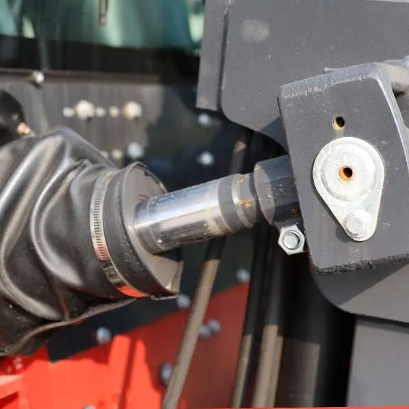 Rough terrain forklift R555 – protected hydraulic cylinders