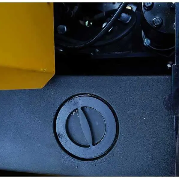 Mini bager R319 – plastični rezervoar goriva